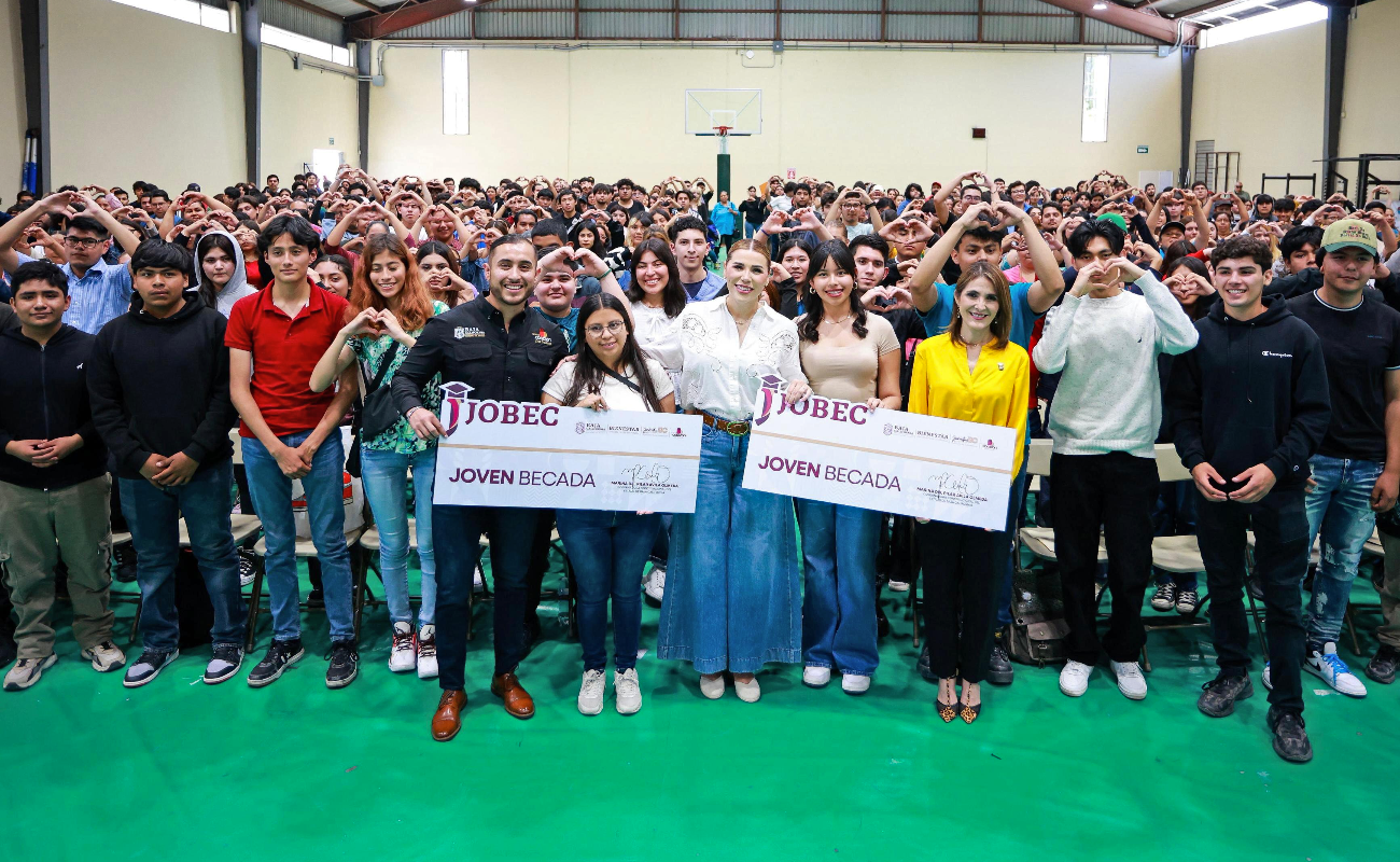 Entrega Marina del Pilar 700 “Becas que Transforman” a jóvenes
