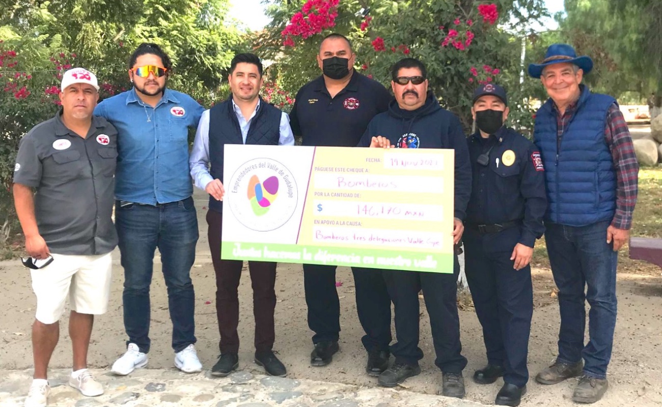 Reciben donativo bomberos del Valle de Guadalupe