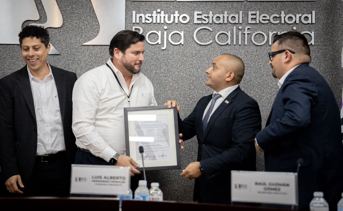 Recibe Ismael Burgueño constancia de mayoría como presidente municipal de Tijuana