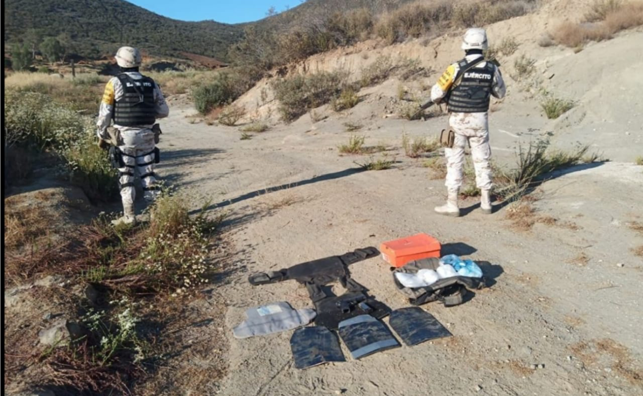 Aseguran droga, arma y chaleco antibalas en Tecate