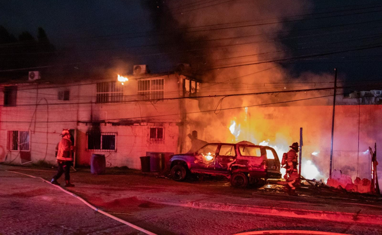 Incendio consume dos viviendas y una camioneta en El Florido