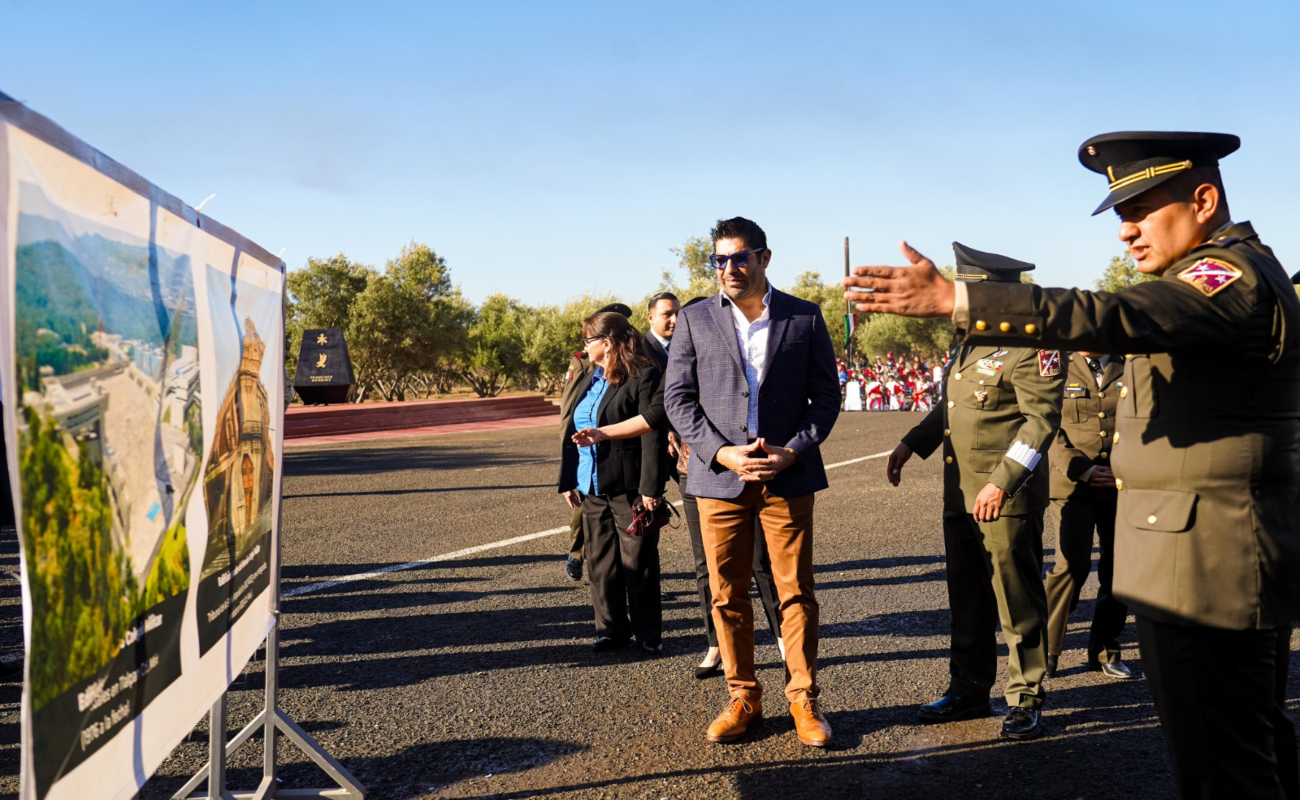Asiste alcalde Armando Ayala a ceremonia por aniversario del Heroico Colegio Militar