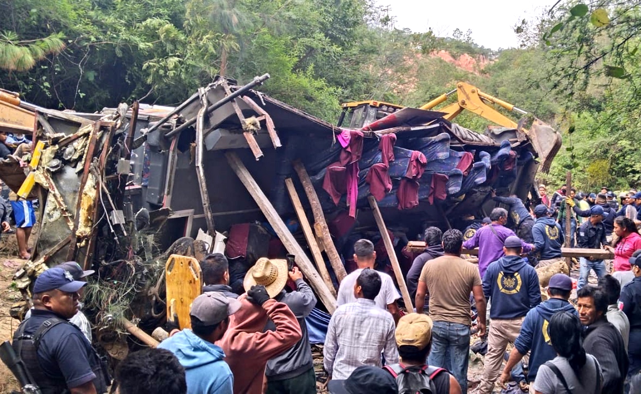 Al menos 27 muertos en accidente carretero en Oaxaca
