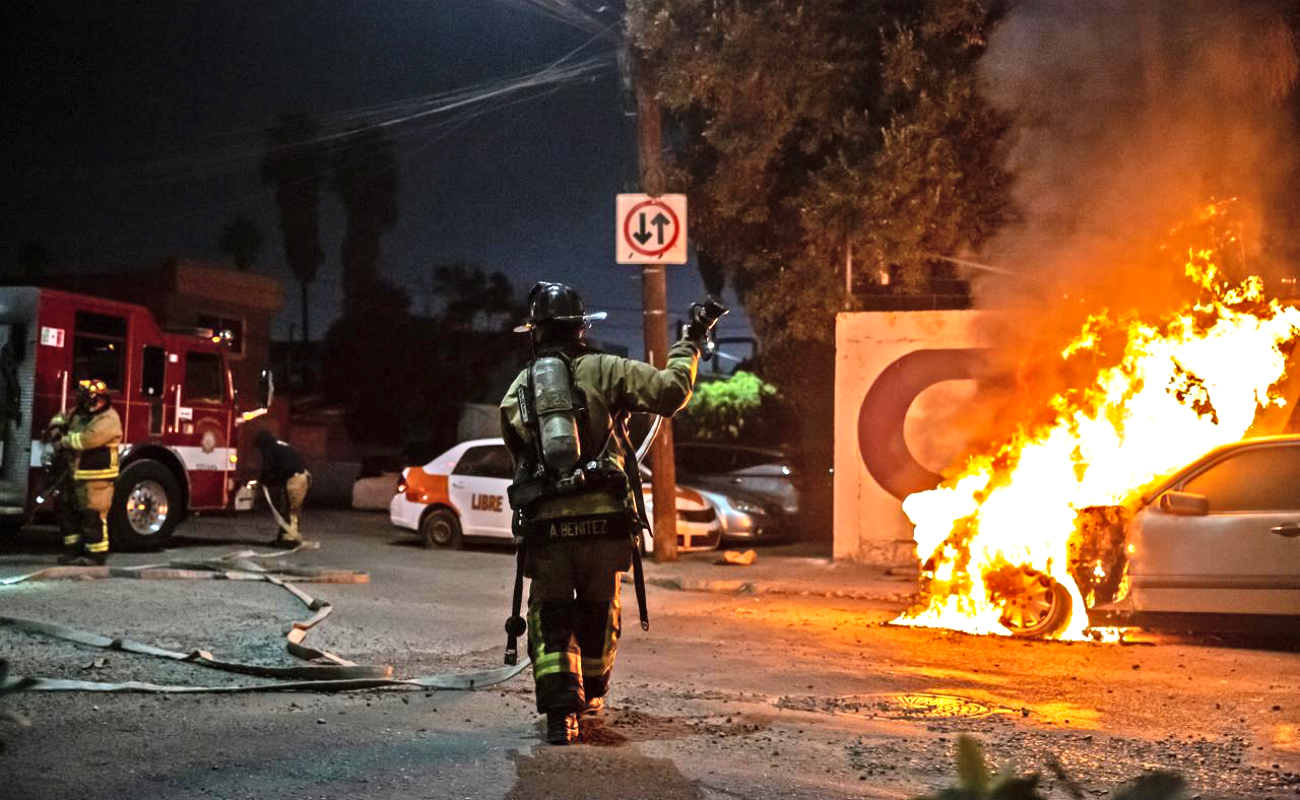 Detienen a pareja luego de incendiar vehículo en la Zona Norte