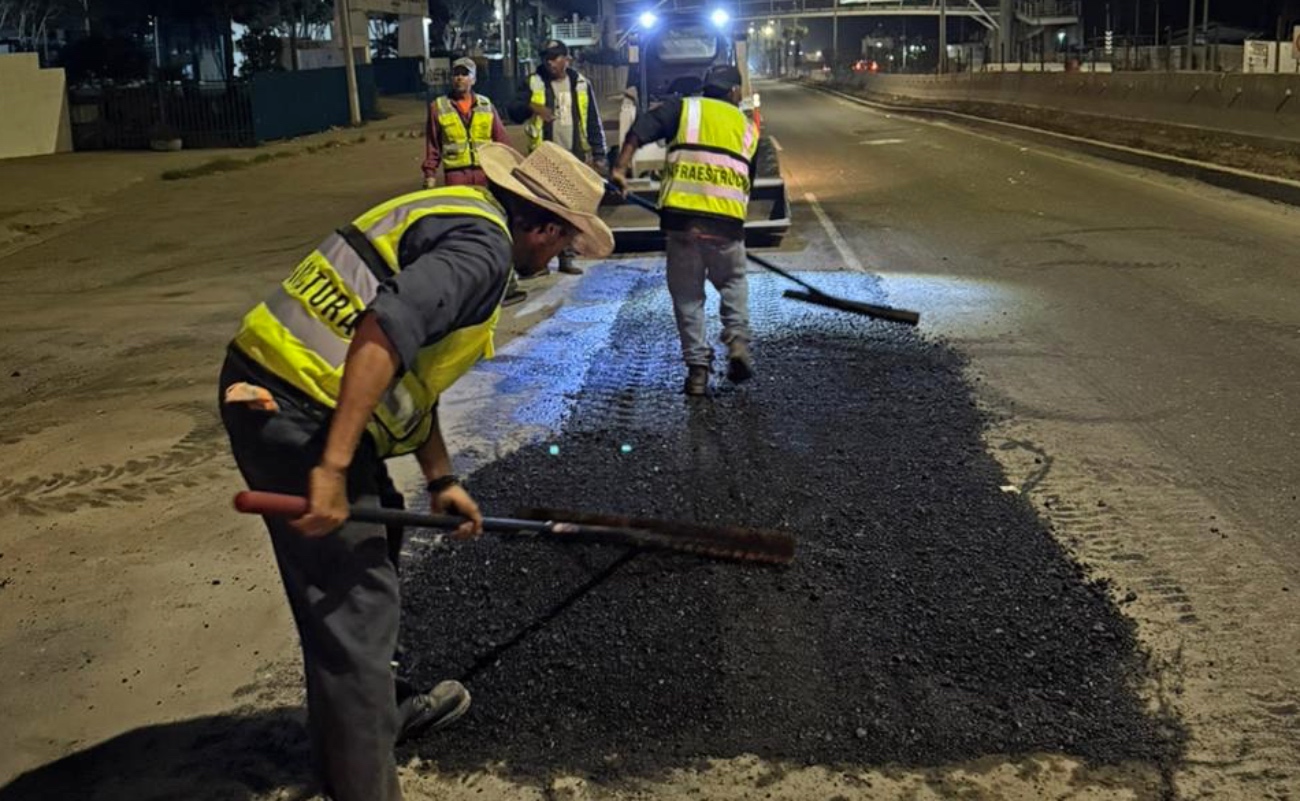 Realizan trabajos nocturnos de rehabilitación vial en la Carretera Ensenada-Tijuana