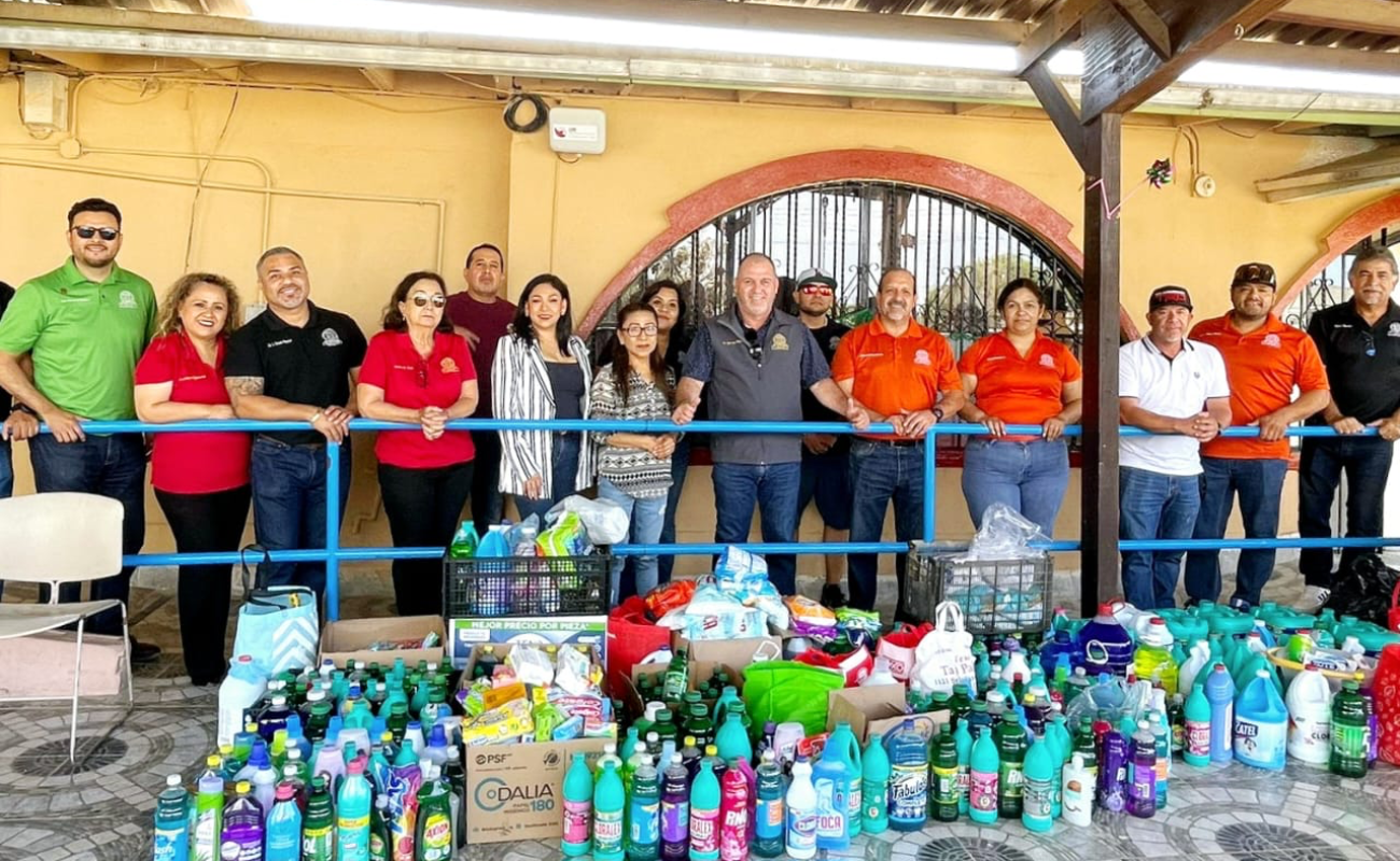 Entrega Sindicato de Burócratas artículos de limpieza a personal a la casa hogar “Gabriel”