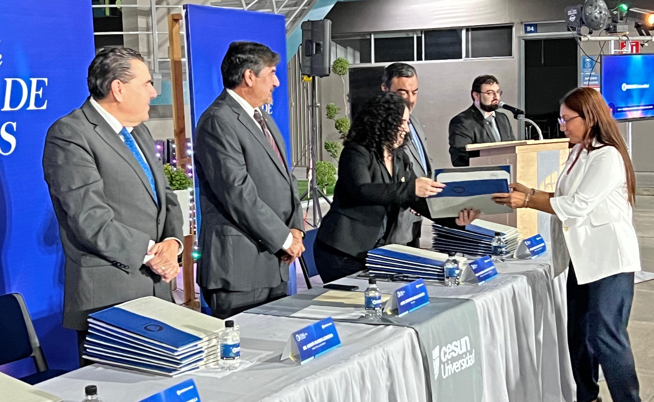 Entrega CESUN Universidad títulos a nuevas generaciones de profesionistas