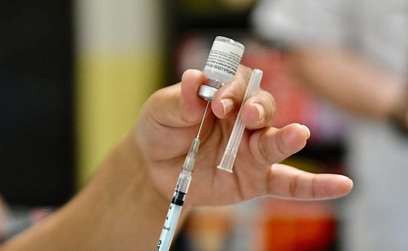 Deja OMS de recomendar vacuna anticovid de refuerzo a mayoría de la población