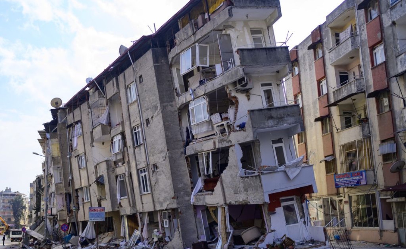 Planea Turquía derribo inmediato de 50 mil edificios dañados por el terremoto