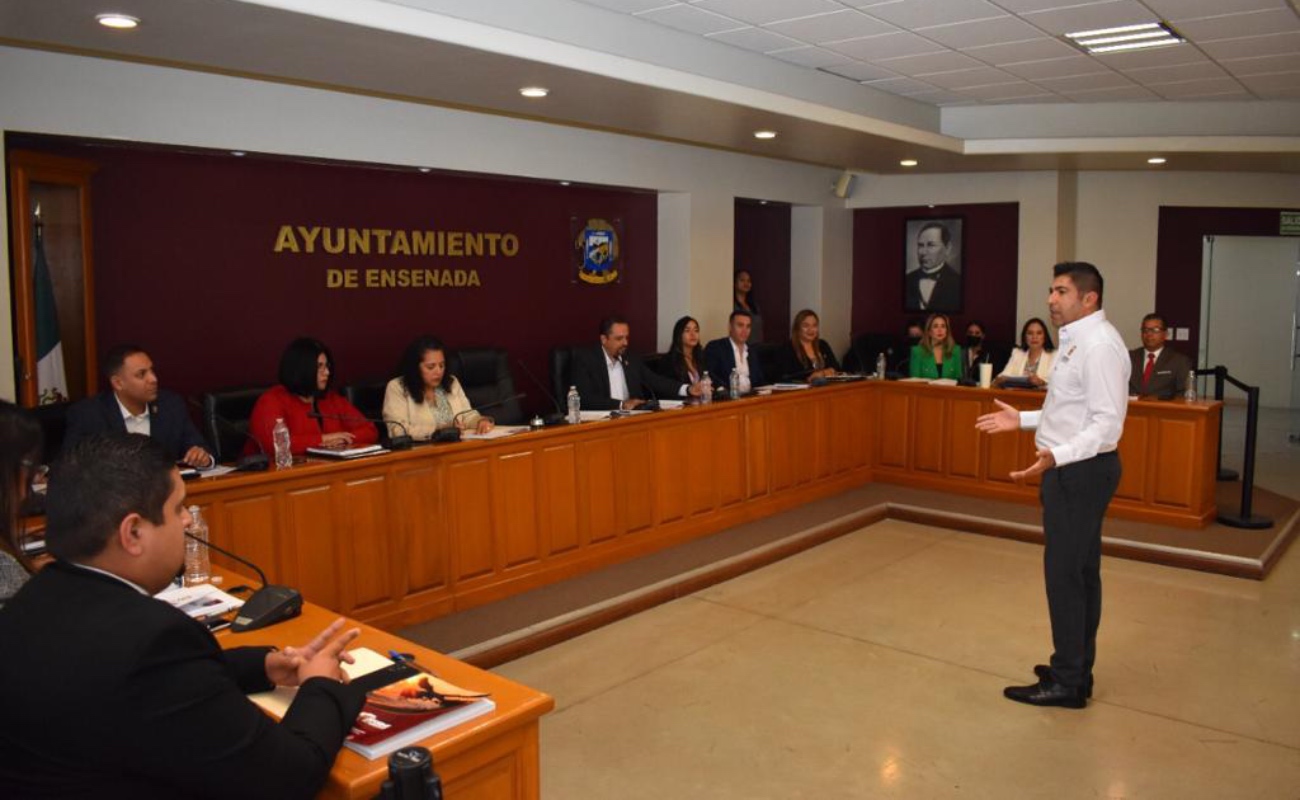 Entrega Armando Ayala Primer Informe de Gobierno al pleno del cabildo