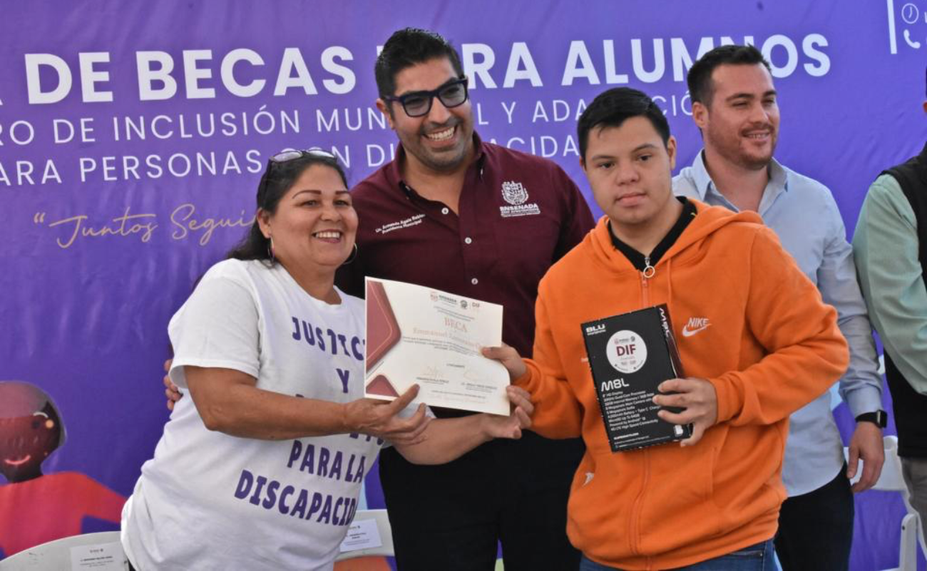 Otorga Armando Ayala becas anuales a estudiantes del CIMAD