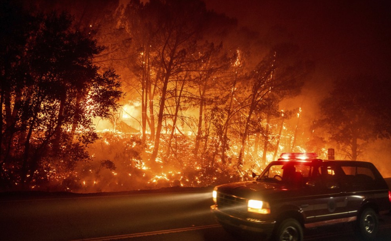 Miles son evacuados en California por incendios forestales