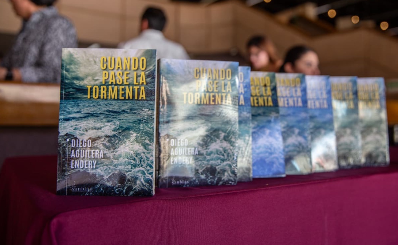 Presentan la novela, "Cuando Pase la Tormenta", una historia de amor real
