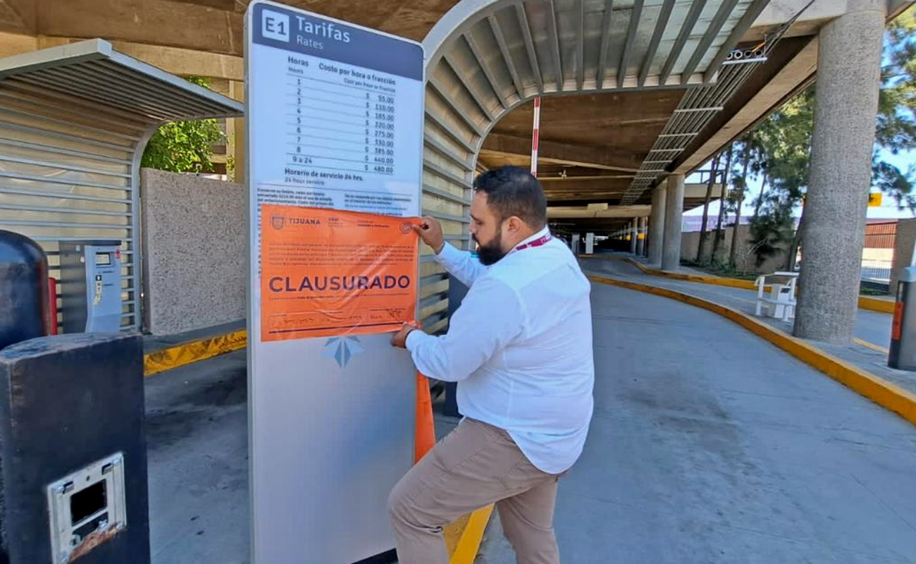 Clausura Ayuntamiento estacionamiento del Aeropuerto Internacional de Tijuana