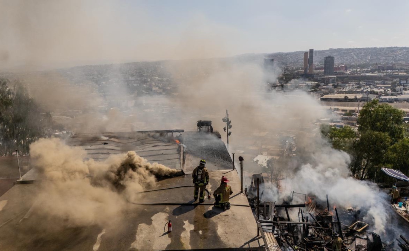 Fuerte incendio consume vivienda en la colonia Anexa Buena Vista
