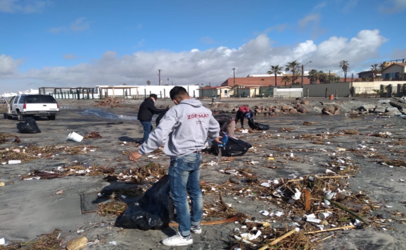 Realizan limpieza de la vía pública y playas en Rosarito