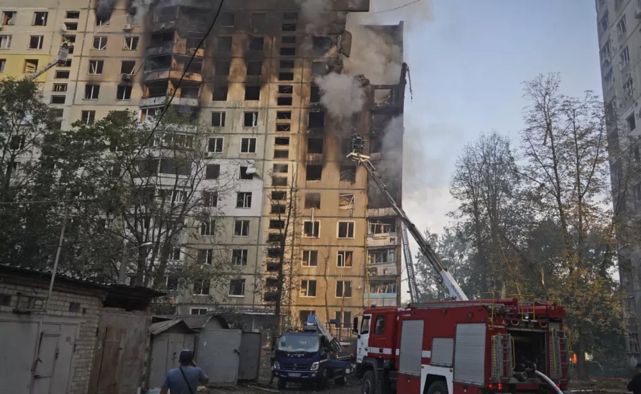 Ataque Ruso Deja Tres Muertos en Járkov mientras EE. UU. Envía Más Ayuda Militar a Ucrania