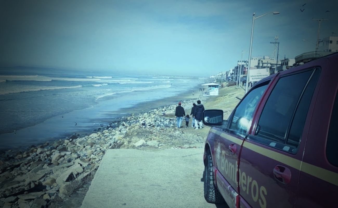 Emite alerta Bomberos de Tijuana alerta por alto oleaje en Playas