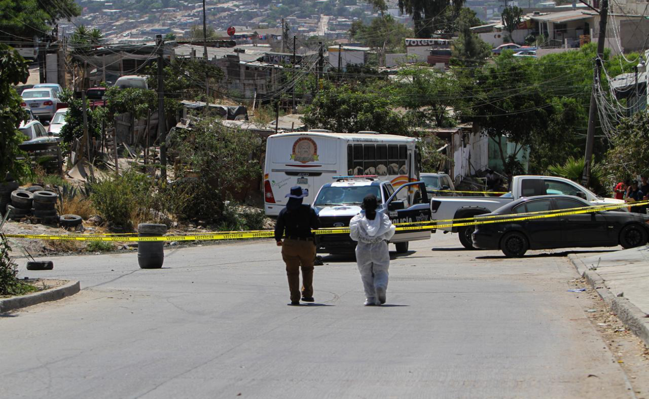 Tras persecución, joven es asesinado en el patio de su casa