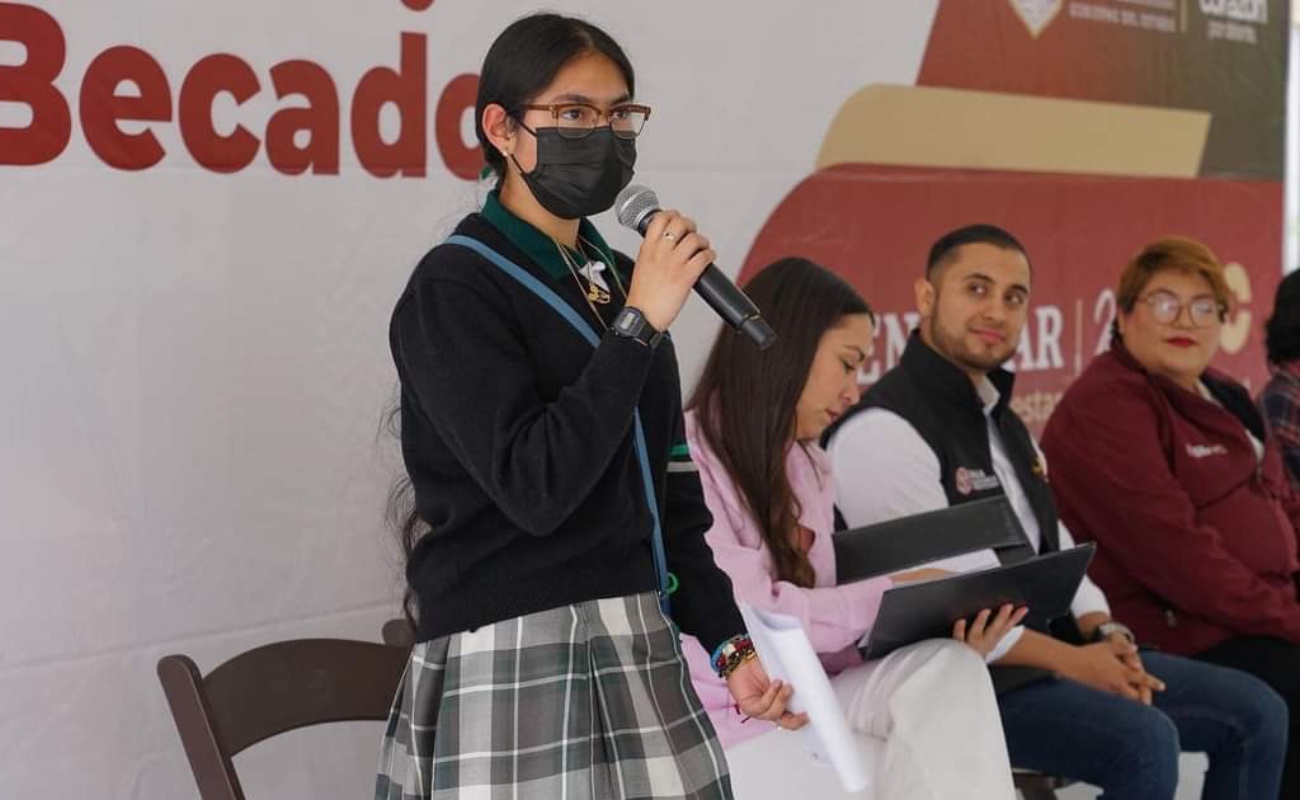 Reciben estudiantes becas “Jobec” con una inversión de un millón 600 mil pesos