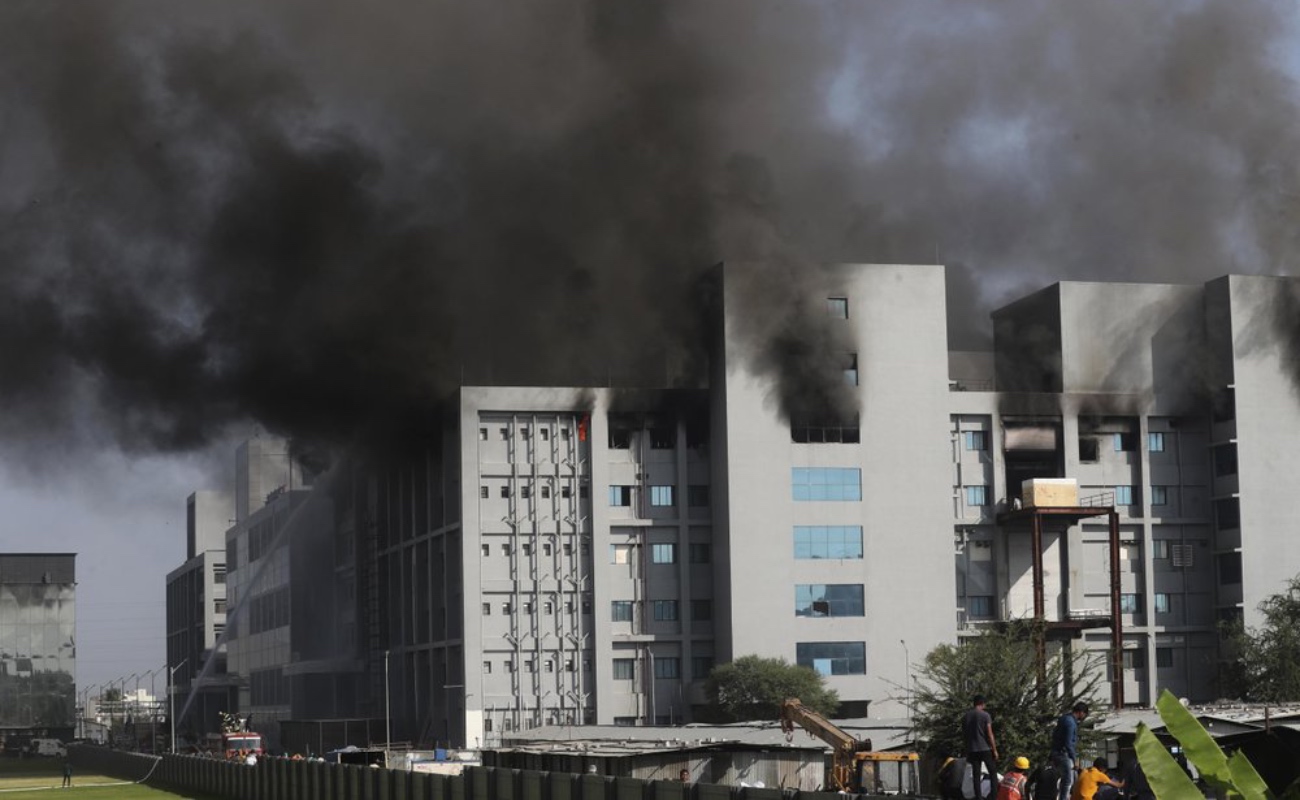 Incendio fábrica de vacunas contra Covid-19 de India deja al menos 5 muertos