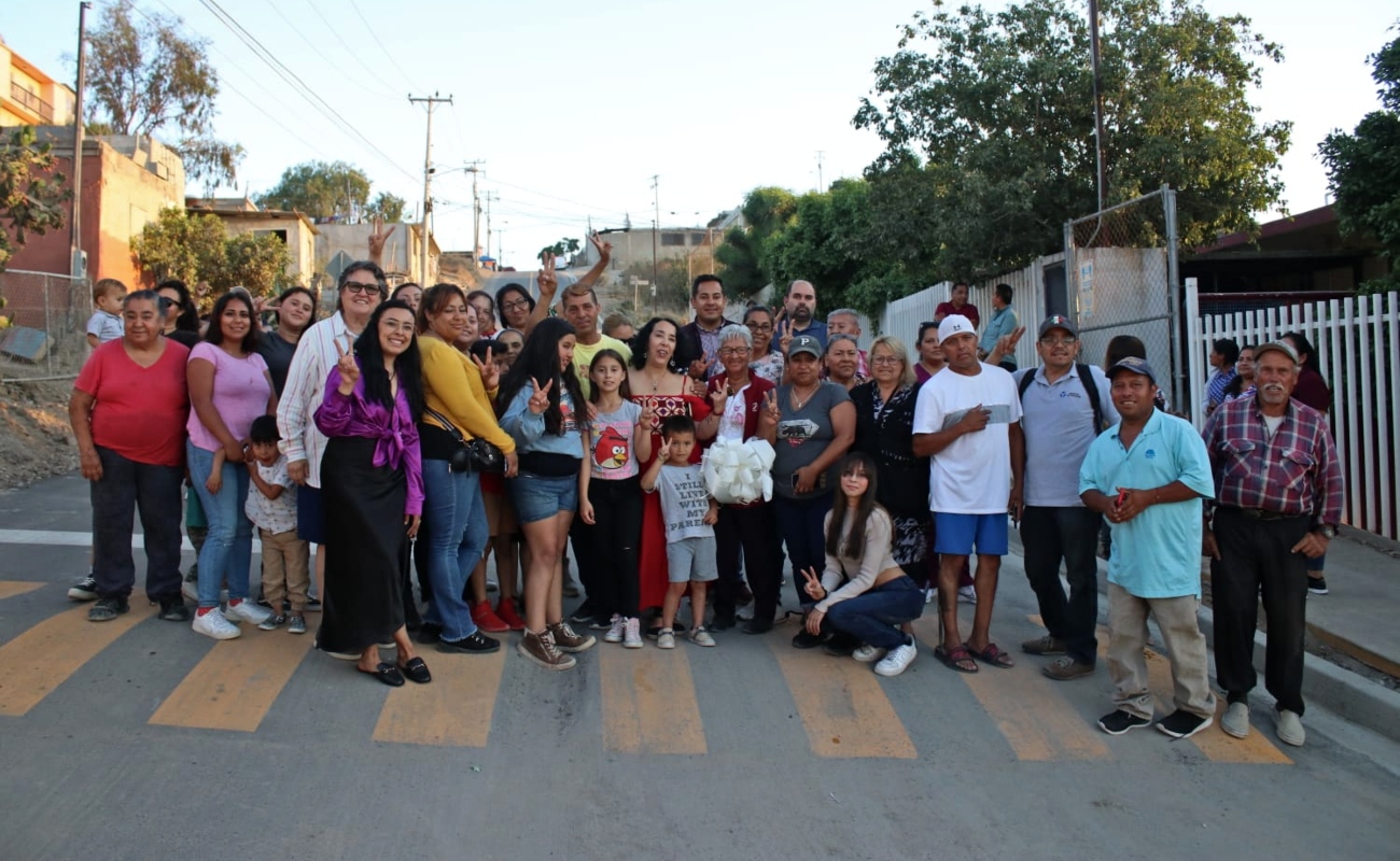 Inauguran calles pavimentadas con asfalto en Cumbres del Mar y Villa Bonita