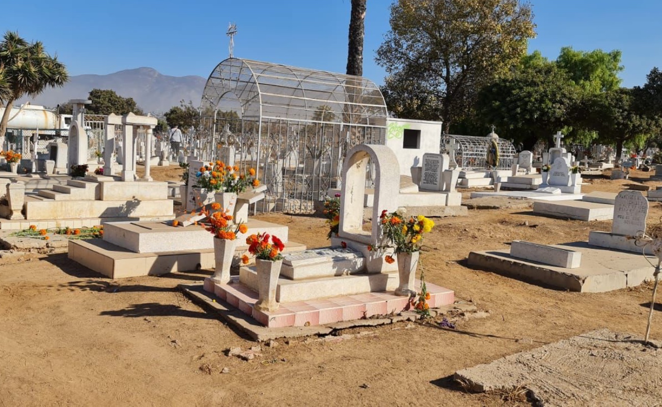 Panteones municipales de Ensenada estarán abiertos en el Día de Muertos