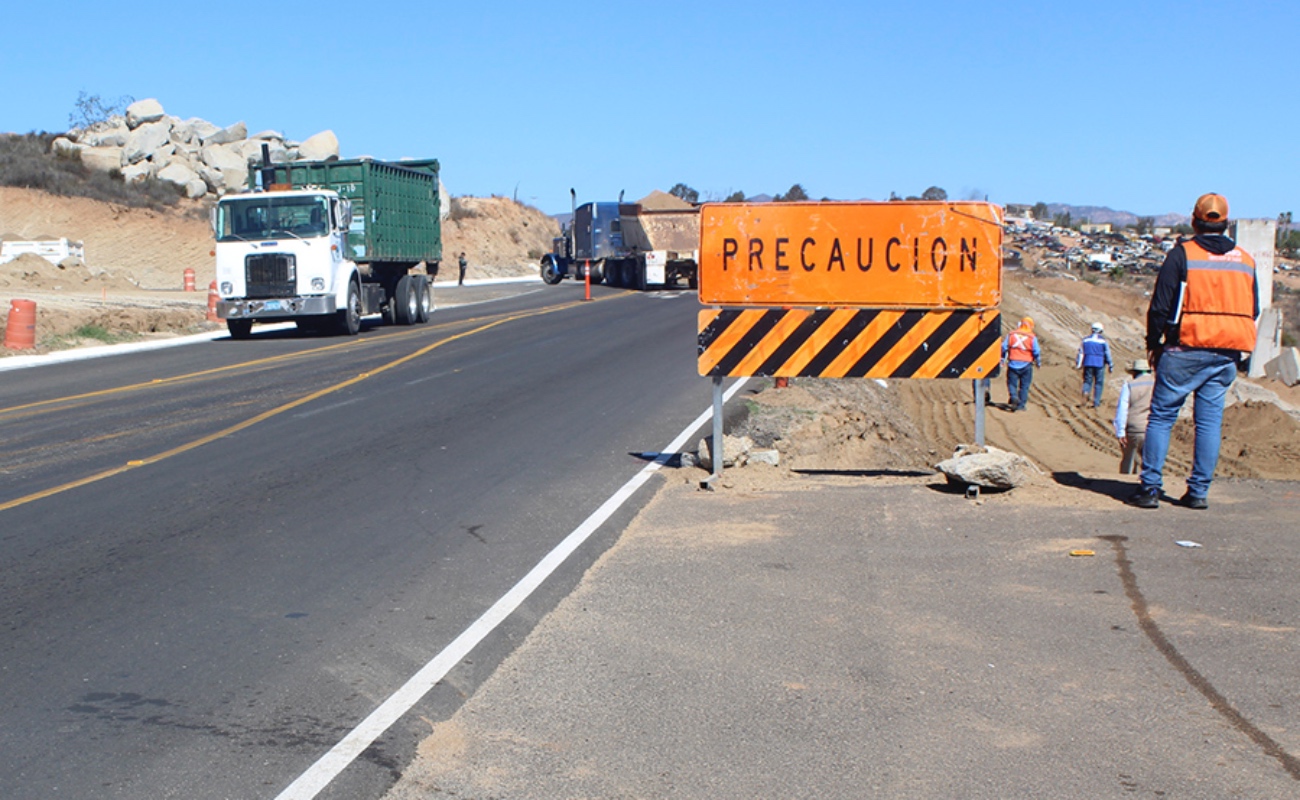 Piden circular con precaución en tramo de obras en Ensenada
