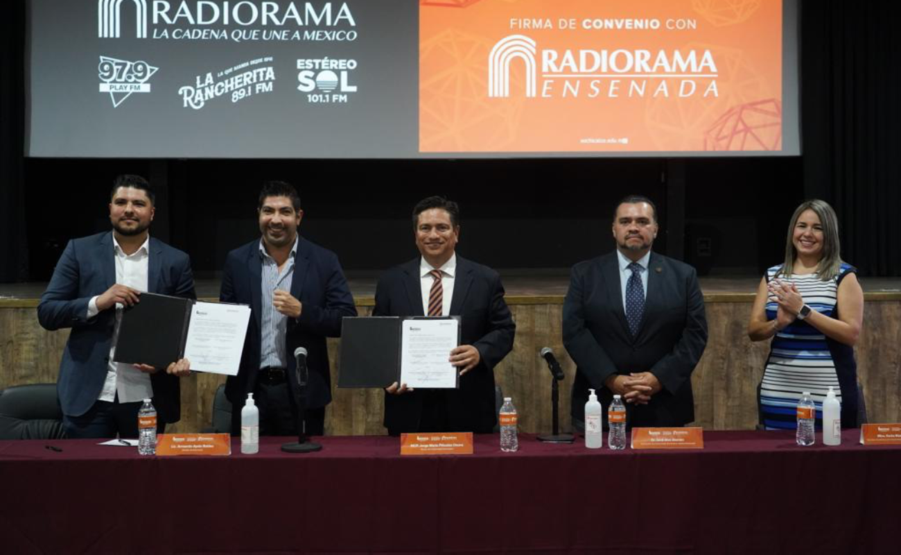 Atestigua Armando Ayala firma de convenio entre Universidad Xochicalco y Radiorama Ensenada