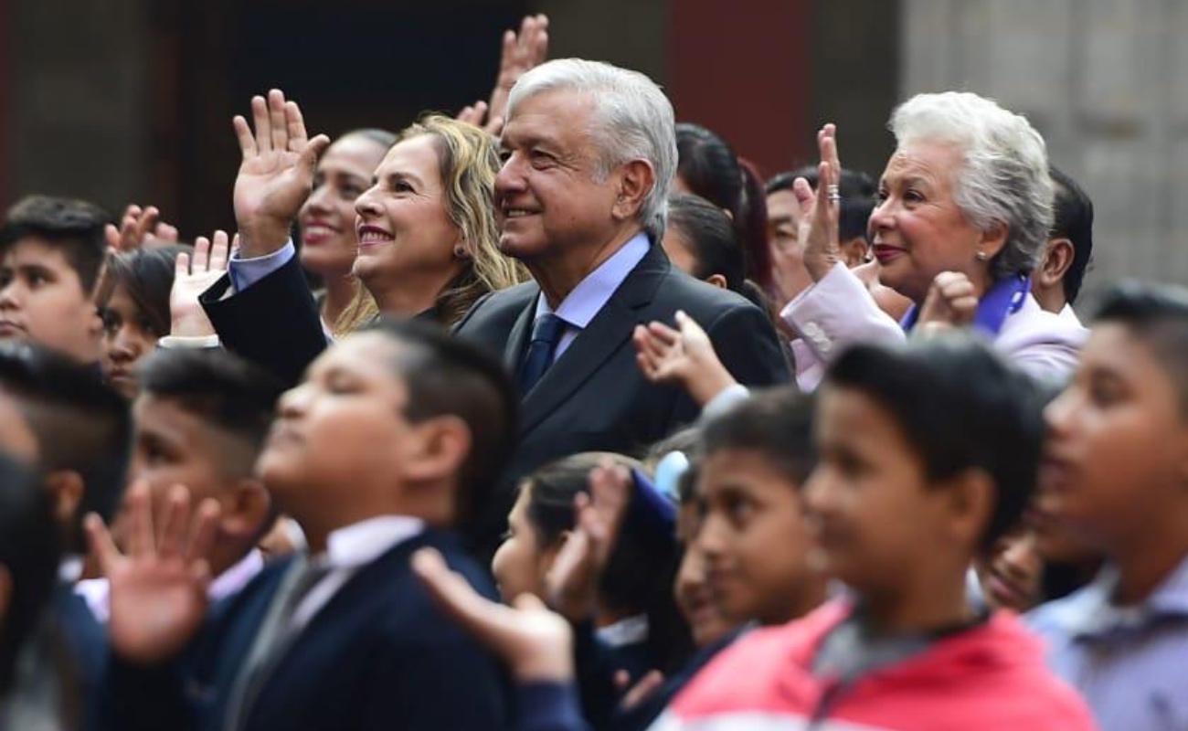 Niñas y niños de México serán atendidos con privilegio: AMLO