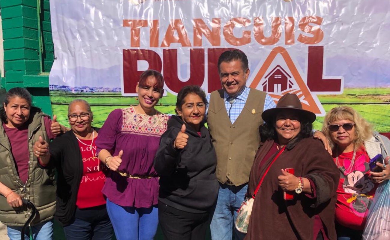 Facilitan espacios de comercialización de productos locales en tianguis rural