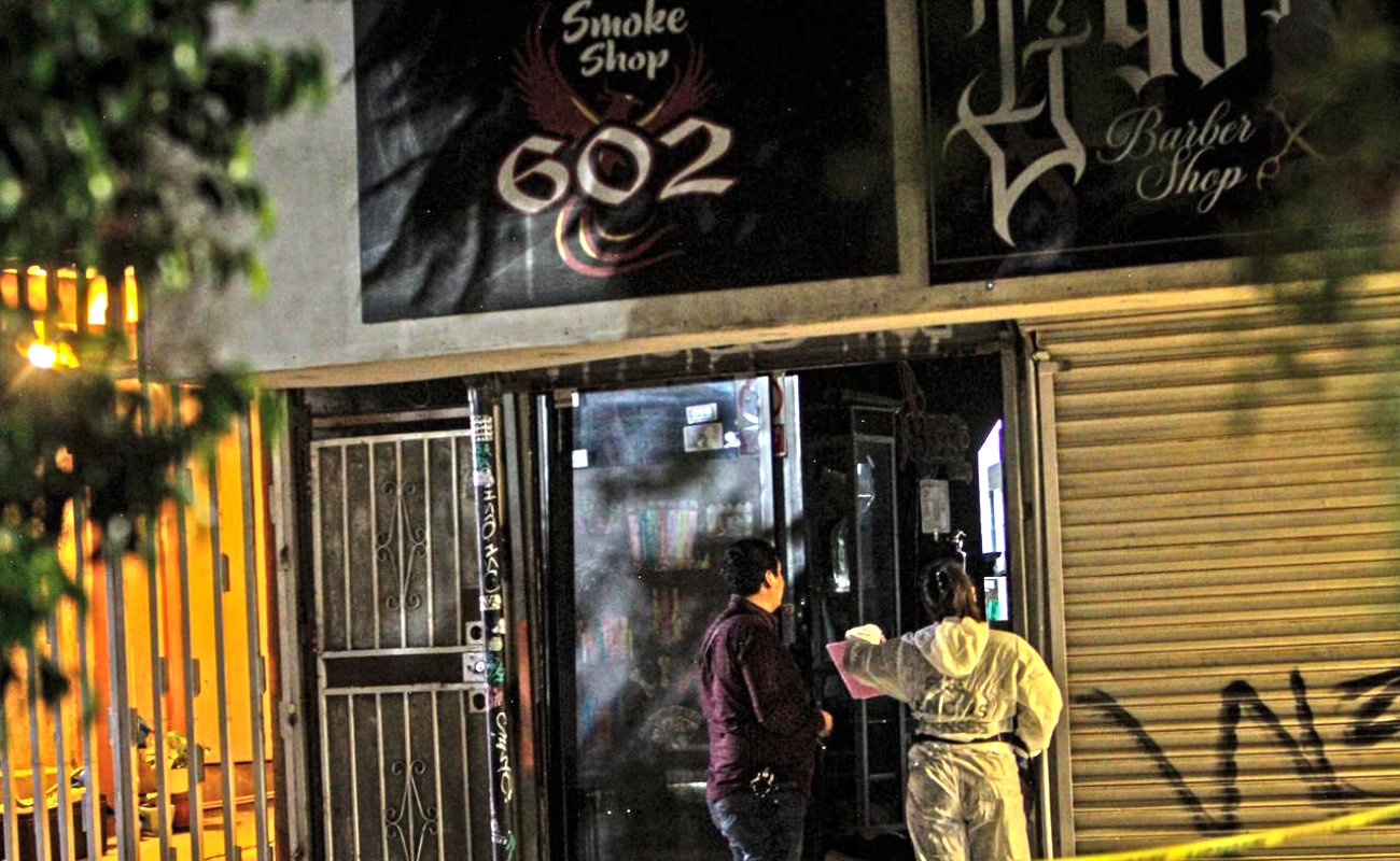 Ataque armado a un Smoke Shop deja un muerto y un herido