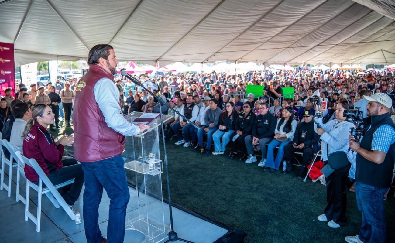 Atiende Ismael Burgueño a más de mil 700 residentes de la colonia Salvatierra con Macro Jornada de Bienestar