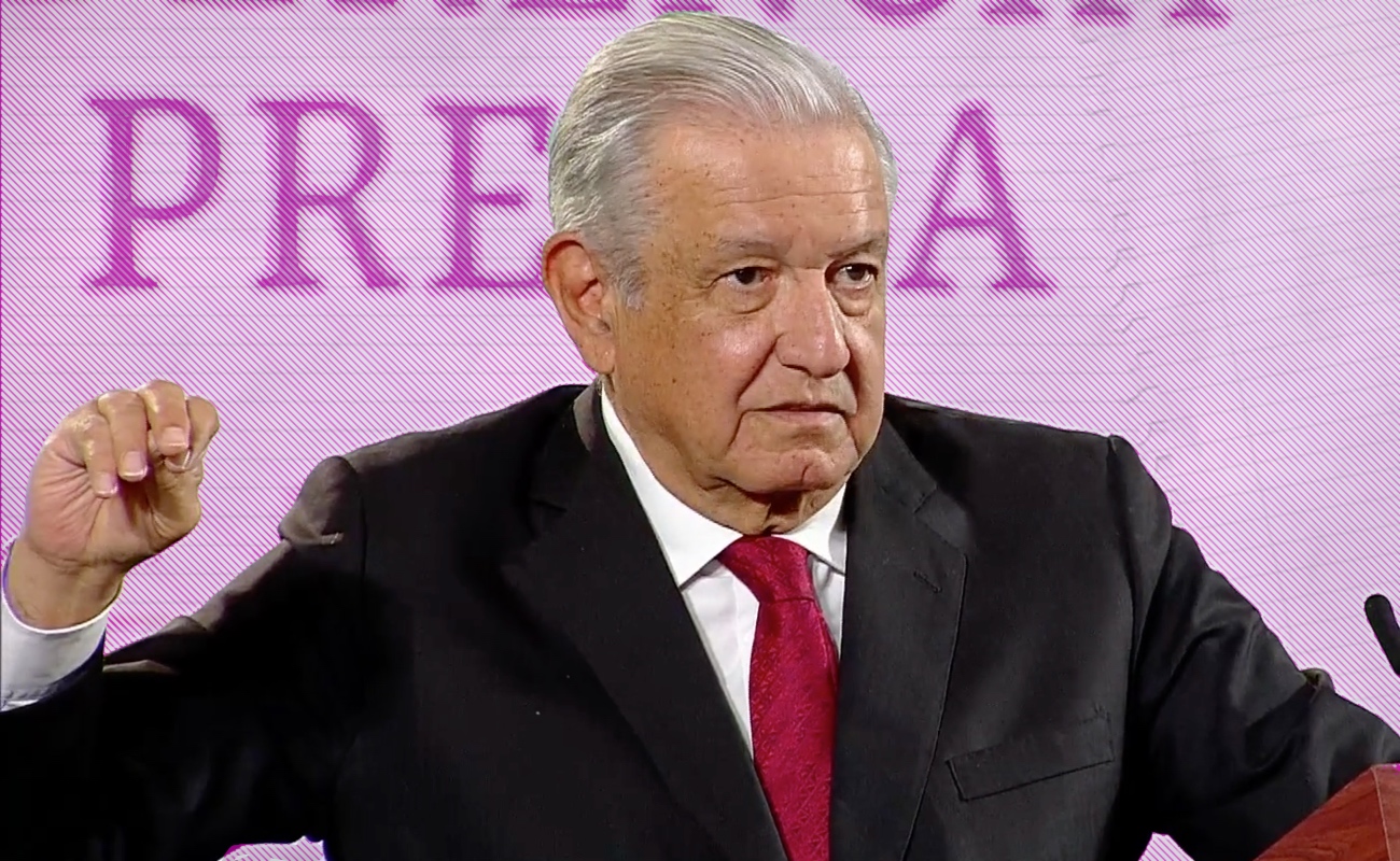 Reitera López Obrador críticas a la UNAM y reta a “ofendidos” a manifestarse