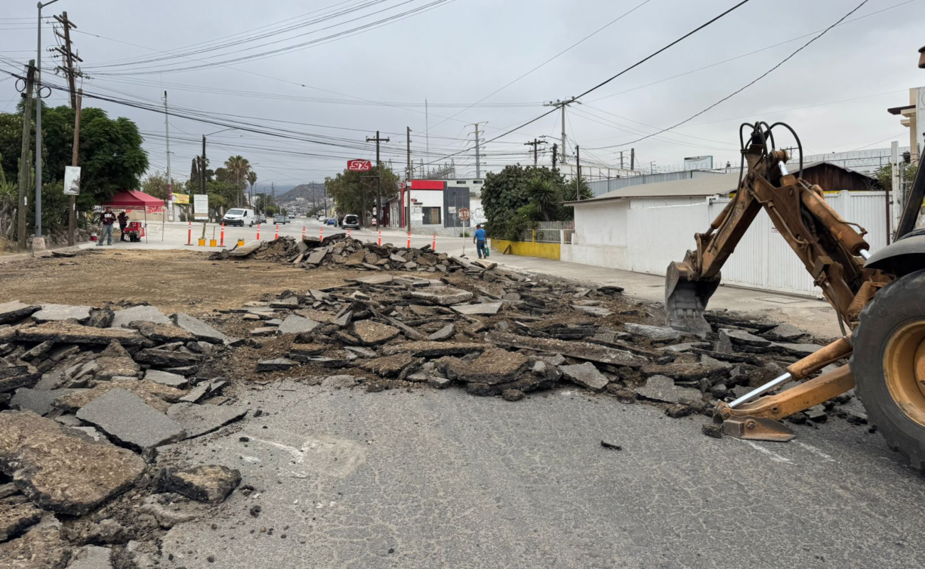 Inicia Gobierno de Ensenada rehabilitación de la Riveroll entre calle 15 y 16
