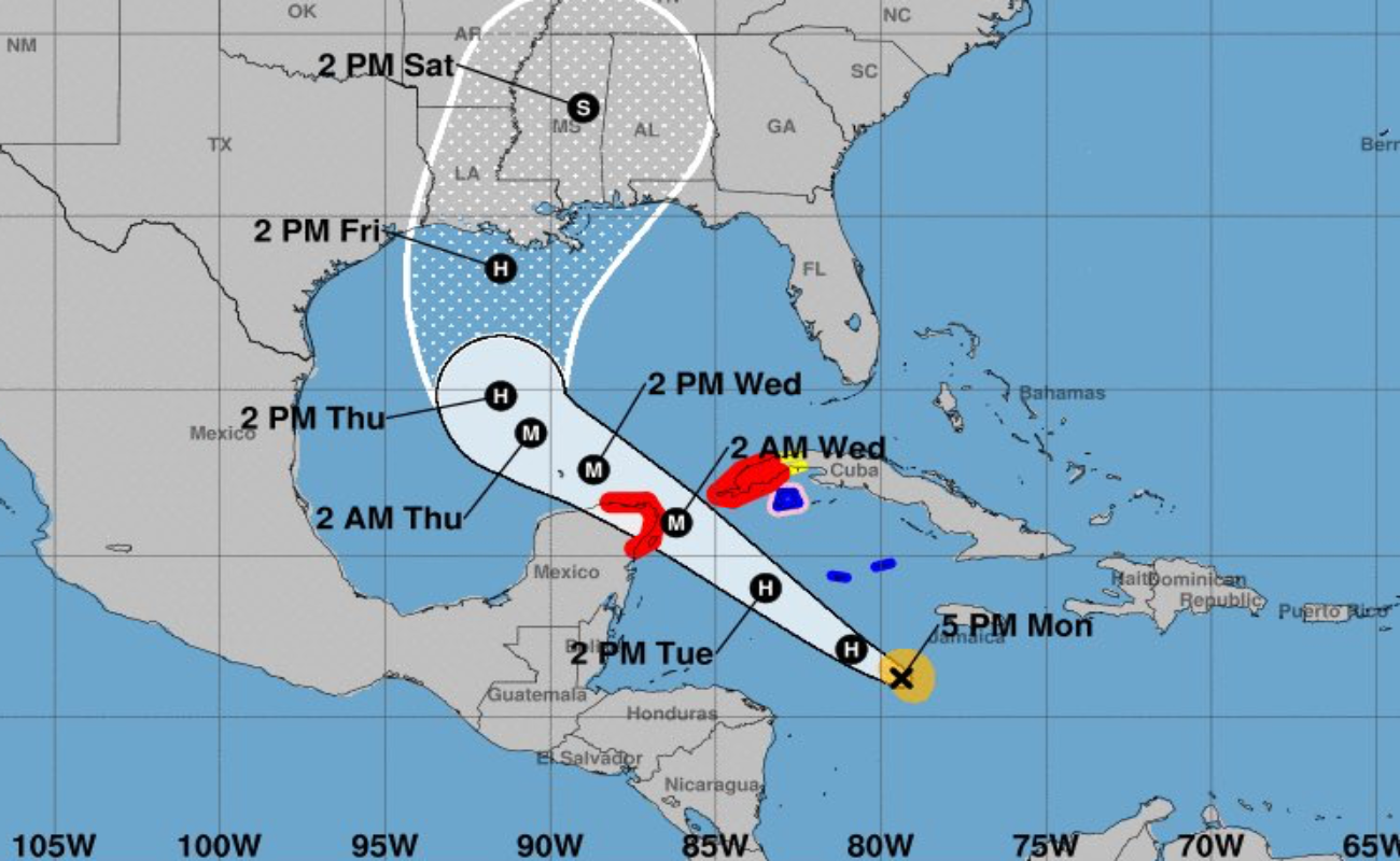 “Delta” alcanza categoría 2, avanza hacia Yucatán
