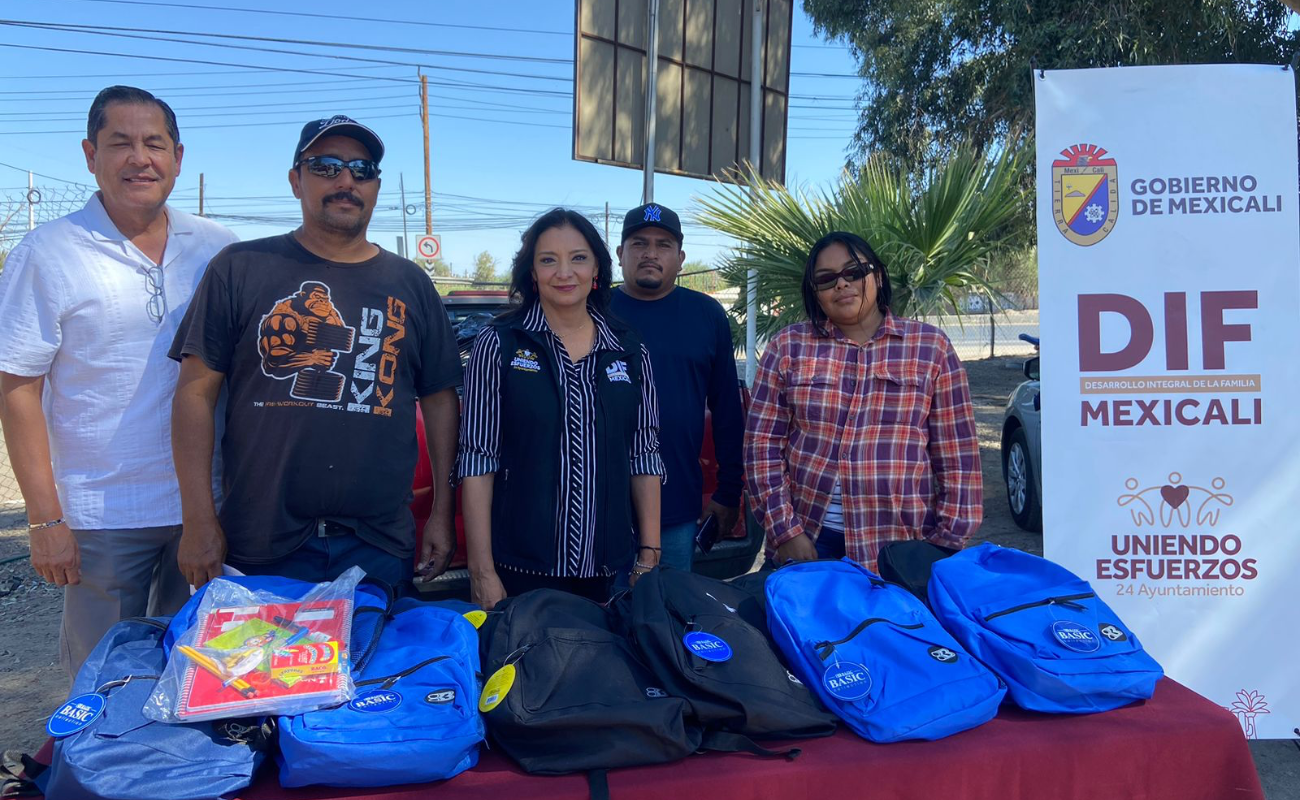 Entrega DIF Mexicali mochilas y útiles escolares a hijos de pepenadores