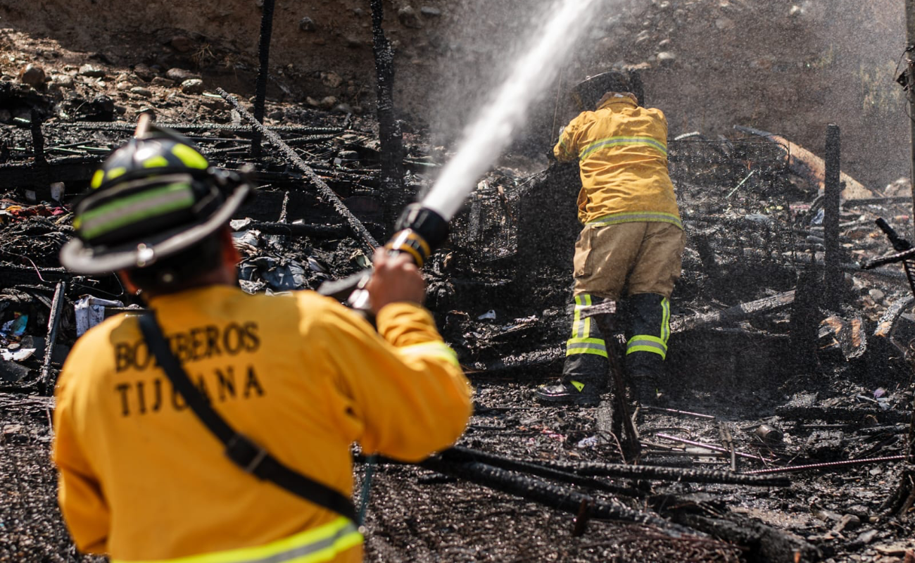 Explosión causa incendio en una casa de la colonia Libertad