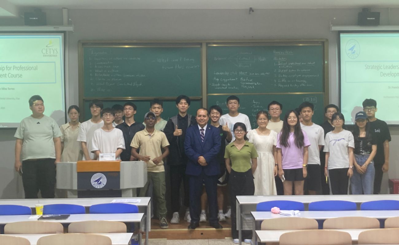 Profesor de CETYS imparte curso de liderazgo en China