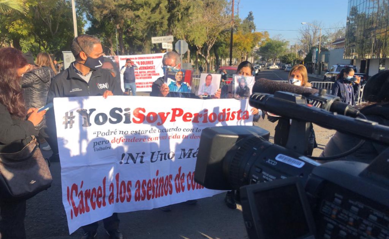 Protestan ante López Obrador periodistas de BC