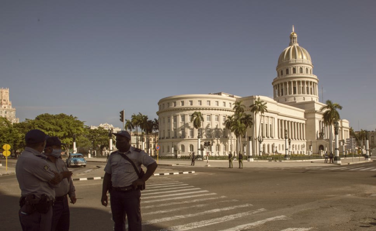Amaneció Cuba bajo control policial y sin internet móvil