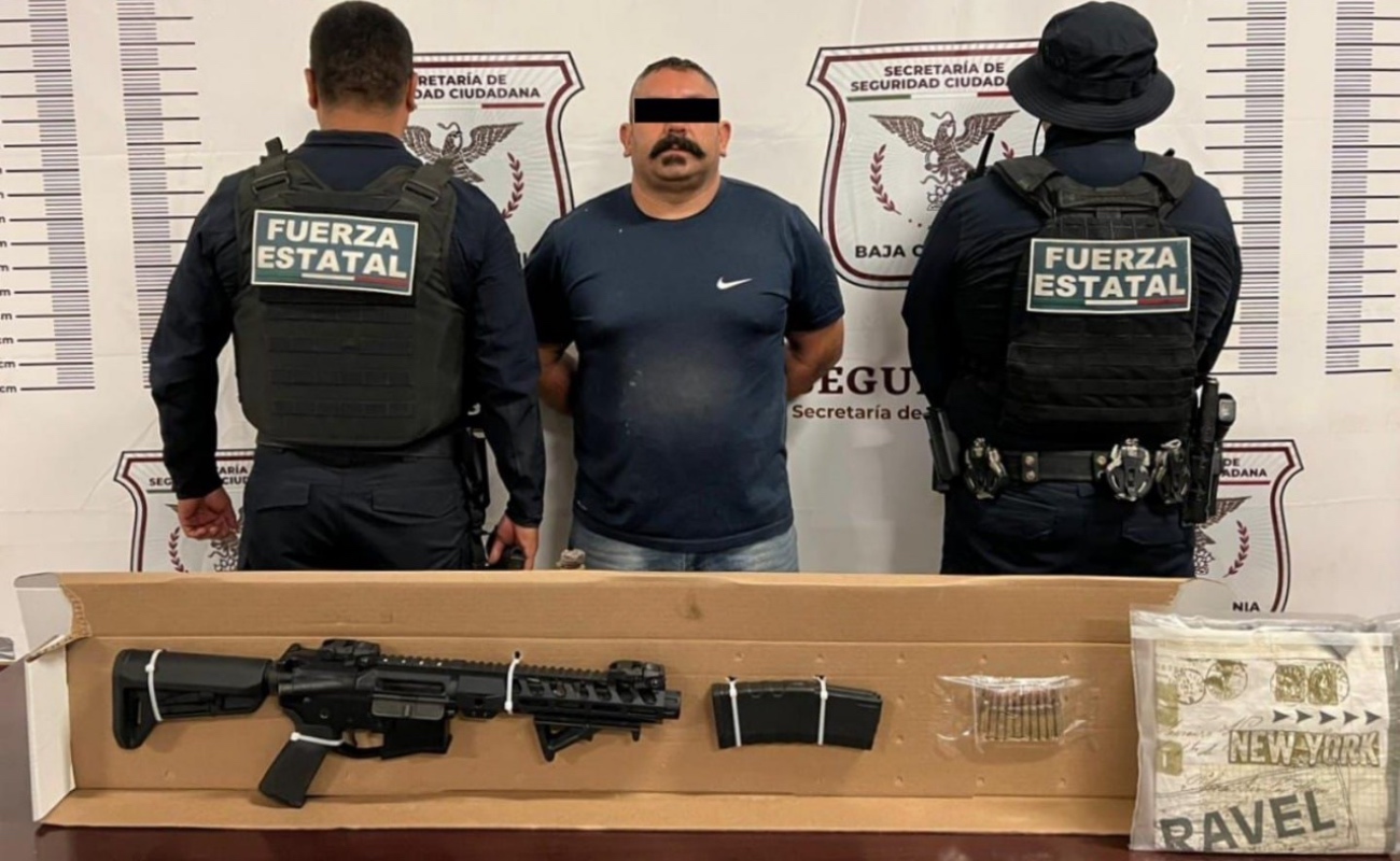 Detienen en Tijuana a hombre armado, tenía orden de aprehensión por secuestro