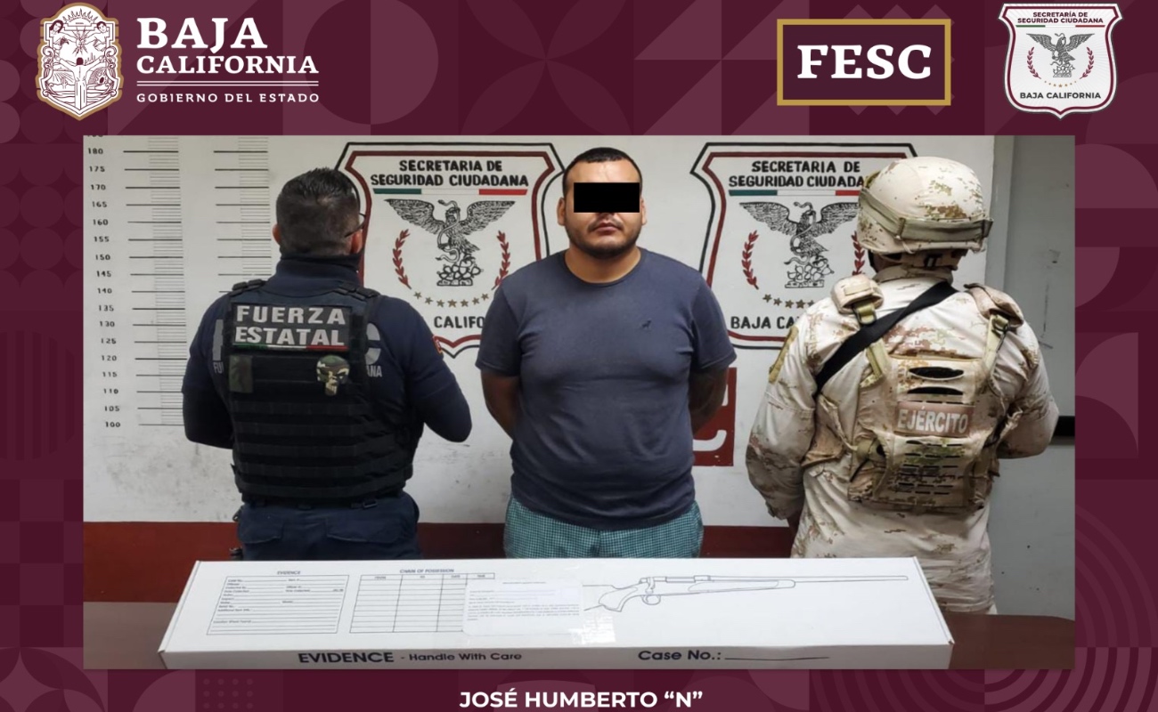 Atrapan FESC y SEDENA a hombre fuertemente armado en Mexicali