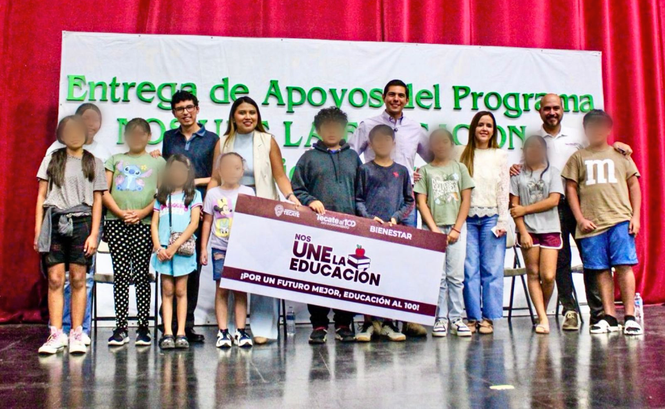 Entregan 700 vales para uniformes escolares a estudiantes de Tecate