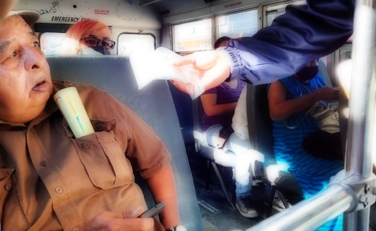 Entregan cubrebocas a usuarios del transporte público en Ensenada