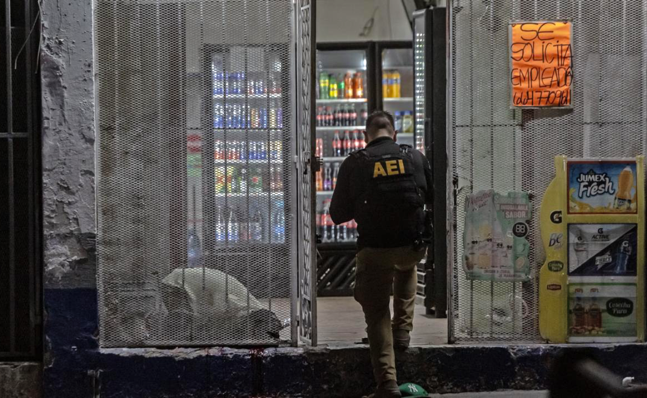 Dos muertos y un lesionado deja ataque armado en abarrotes de la Zona Centro