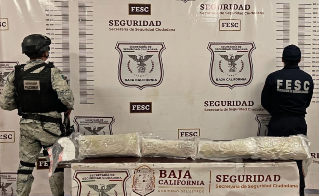 Localizan 14 kilos de metanfetamina abandonados en banqueta de Colinas de Chapultepec