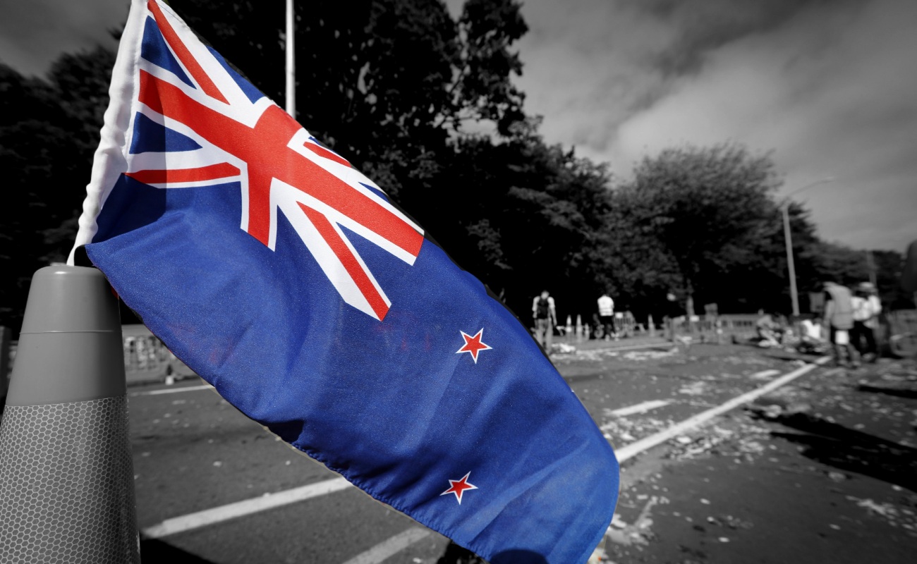 Nueva Zelanda prohíbe armas "estilo militar" tras ataques a mezquita