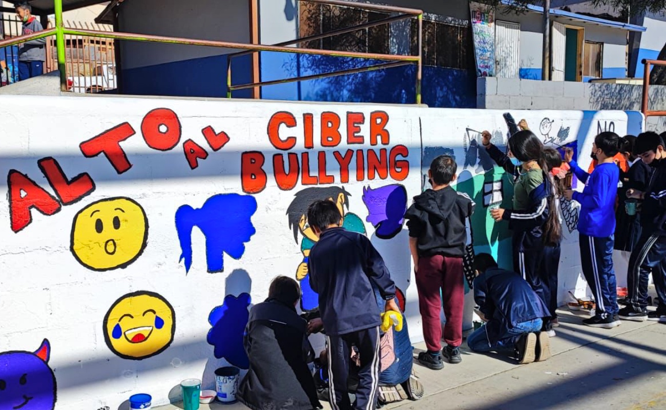 Recuperan bardas dañadas con grafiti en escuelas de Ensenada