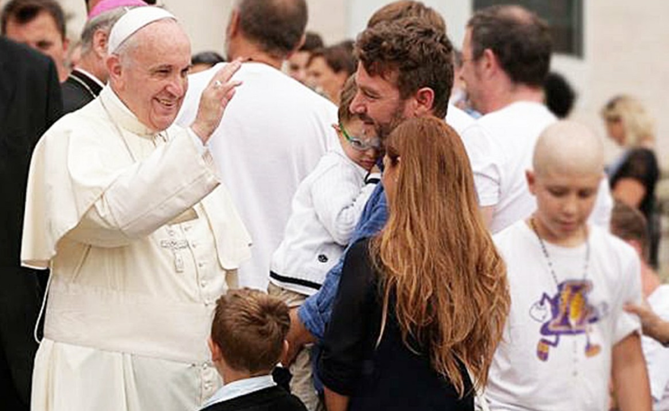 ‘La familia se funda sobre el matrimonio entre un hombre y una mujer’: Papa Francisco